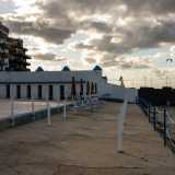 All�altro estremo del lungomare, a San Girolamo, sorge invece il Lido Adria (che oggi ha aggiunto al suo nome storico un 3.0). Inaugurato nel 1946, chiuse per due stagioni nel 2013 e nel 2014 dopo un�apertura continua durata 67 anni. Dispone di una piscina per bambini e di un bar aperto tutto l�anno (foto di Antonio Caradonna)